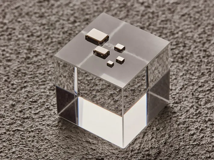 В чем разница между активными и пассивными кристаллическими осцилляторами?